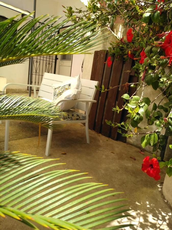 Casale Hibiscus Villa Santa Maria Del Focallo Exterior photo